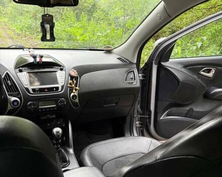 Сірий Хендай Туксон, об'ємом двигуна 1.7 л та пробігом 279 тис. км за 11400 $, фото 6 на Automoto.ua