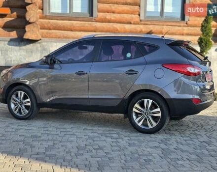 Серый Хендай Туксон, объемом двигателя 2 л и пробегом 178 тыс. км за 14000 $, фото 4 на Automoto.ua