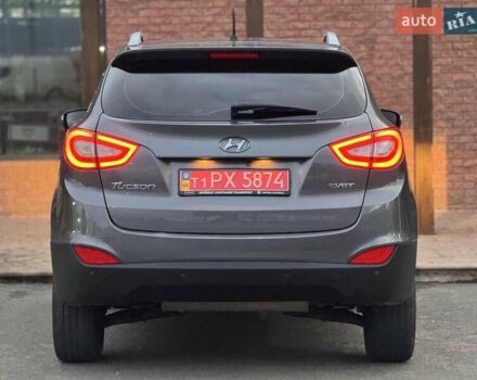Сірий Хендай Туксон, об'ємом двигуна 2 л та пробігом 178 тис. км за 13800 $, фото 3 на Automoto.ua