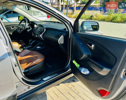 Сірий Хендай Туксон, об'ємом двигуна 2.4 л та пробігом 123 тис. км за 12500 $, фото 11 на Automoto.ua