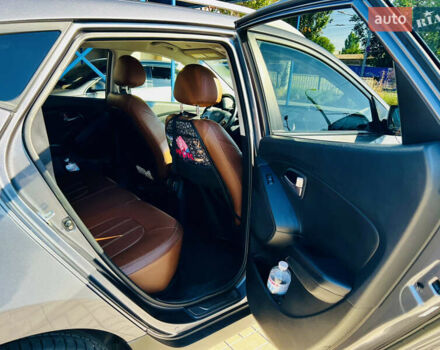 Сірий Хендай Туксон, об'ємом двигуна 2.4 л та пробігом 123 тис. км за 12500 $, фото 9 на Automoto.ua