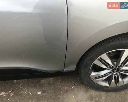 Сірий Хендай Туксон, об'ємом двигуна 2.36 л та пробігом 150 тис. км за 11500 $, фото 5 на Automoto.ua