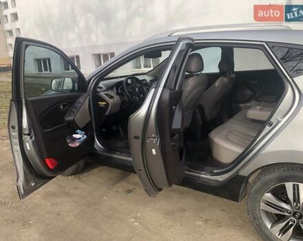 Сірий Хендай Туксон, об'ємом двигуна 2.36 л та пробігом 150 тис. км за 11500 $, фото 11 на Automoto.ua