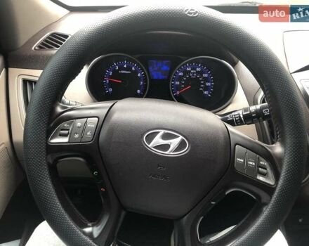 Сірий Хендай Туксон, об'ємом двигуна 2.36 л та пробігом 150 тис. км за 11500 $, фото 9 на Automoto.ua