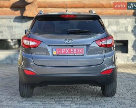 Сірий Хендай Туксон, об'ємом двигуна 2 л та пробігом 178 тис. км за 13800 $, фото 2 на Automoto.ua