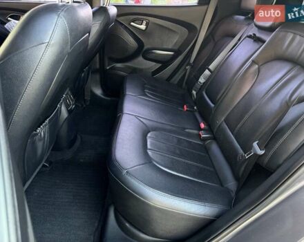 Сірий Хендай Туксон, об'ємом двигуна 2 л та пробігом 178 тис. км за 13800 $, фото 21 на Automoto.ua