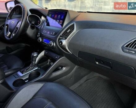 Сірий Хендай Туксон, об'ємом двигуна 2 л та пробігом 178 тис. км за 13800 $, фото 18 на Automoto.ua