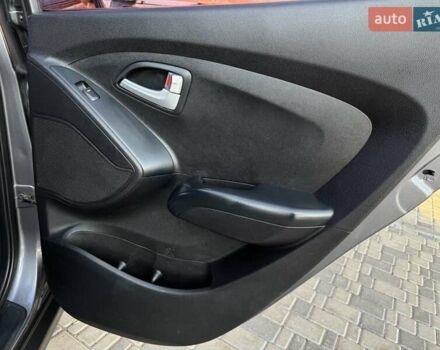 Серый Хендай Туксон, объемом двигателя 2 л и пробегом 178 тыс. км за 14000 $, фото 30 на Automoto.ua