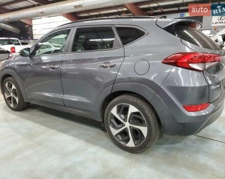 Серый Хендай Туксон, объемом двигателя 1.6 л и пробегом 157 тыс. км за 2100 $, фото 1 на Automoto.ua