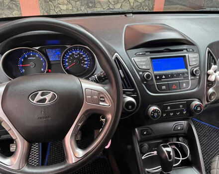 Сірий Хендай Туксон, об'ємом двигуна 2 л та пробігом 141 тис. км за 13500 $, фото 9 на Automoto.ua