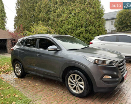 Сірий Хендай Туксон, об'ємом двигуна 1.7 л та пробігом 215 тис. км за 13650 $, фото 3 на Automoto.ua