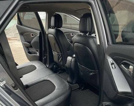 Серый Хендай Туксон, объемом двигателя 1.69 л и пробегом 293 тыс. км за 12950 $, фото 63 на Automoto.ua