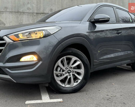 Серый Хендай Туксон, объемом двигателя 2 л и пробегом 203 тыс. км за 17700 $, фото 4 на Automoto.ua