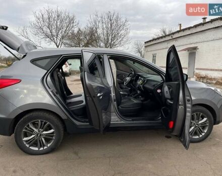 Серый Хендай Туксон, объемом двигателя 1.69 л и пробегом 293 тыс. км за 12950 $, фото 5 на Automoto.ua