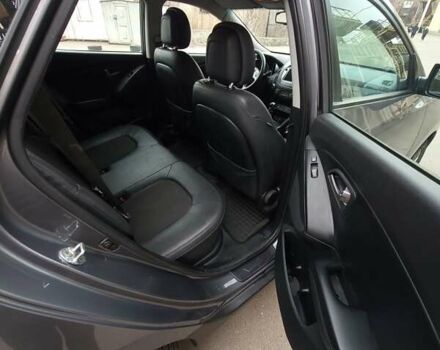 Серый Хендай Туксон, объемом двигателя 1.7 л и пробегом 290 тыс. км за 12800 $, фото 13 на Automoto.ua