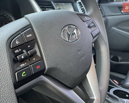 Сірий Хендай Туксон, об'ємом двигуна 2 л та пробігом 203 тис. км за 18300 $, фото 29 на Automoto.ua