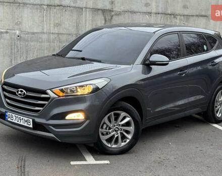 Серый Хендай Туксон, объемом двигателя 2 л и пробегом 203 тыс. км за 17700 $, фото 2 на Automoto.ua
