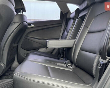 Серый Хендай Туксон, объемом двигателя 2 л и пробегом 203 тыс. км за 17700 $, фото 22 на Automoto.ua