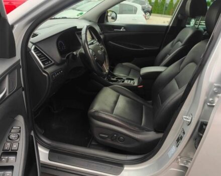 Сірий Хендай Туксон, об'ємом двигуна 2 л та пробігом 143 тис. км за 8000 $, фото 5 на Automoto.ua