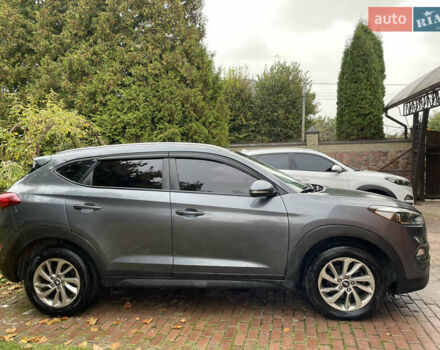 Сірий Хендай Туксон, об'ємом двигуна 1.7 л та пробігом 215 тис. км за 13650 $, фото 4 на Automoto.ua