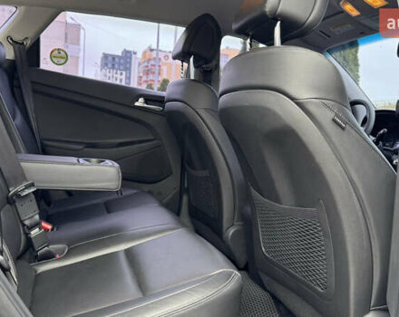 Серый Хендай Туксон, объемом двигателя 2 л и пробегом 203 тыс. км за 17700 $, фото 23 на Automoto.ua