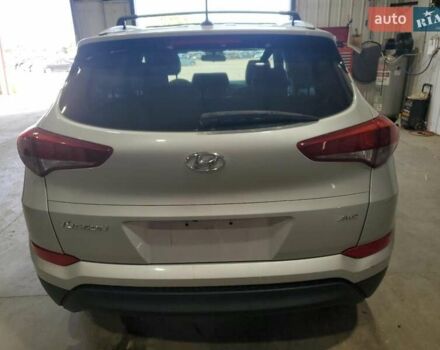 Хендай Туксон 2015 в Днепре (Днепропетровске) на Automoto.ua Серый Хендай Туксон, объемом двигателя 2 л и пробегом 128 тыс. км за 2700 $, фото 5 на Automoto.ua