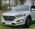 Серый Хендай Туксон, объемом двигателя 2 л и пробегом 260 тыс. км за 18000 $, фото 2 на Automoto.ua