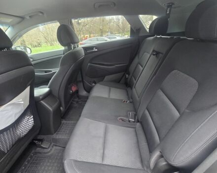 Серый Хендай Туксон, объемом двигателя 1.6 л и пробегом 113 тыс. км за 15000 $, фото 16 на Automoto.ua