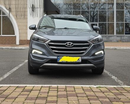 Серый Хендай Туксон, объемом двигателя 1.6 л и пробегом 113 тыс. км за 15000 $, фото 2 на Automoto.ua