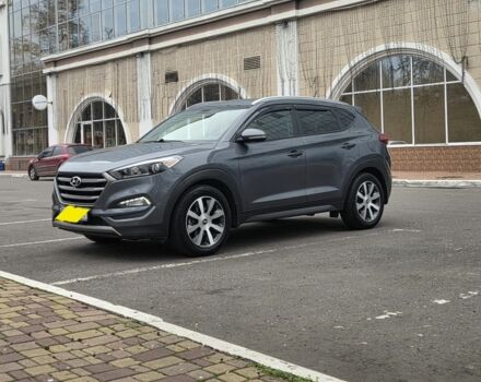 Серый Хендай Туксон, объемом двигателя 1.6 л и пробегом 113 тыс. км за 15000 $, фото 4 на Automoto.ua