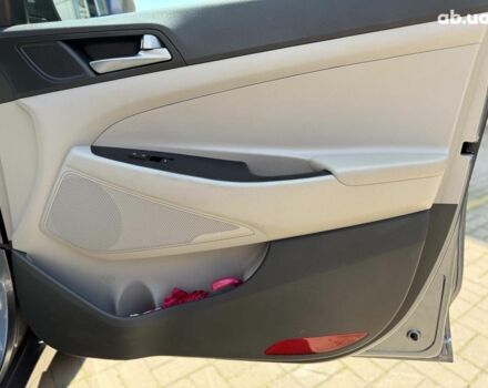 Серый Хендай Туксон, объемом двигателя 1.6 л и пробегом 150 тыс. км за 14490 $, фото 16 на Automoto.ua