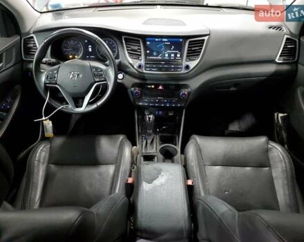 Серый Хендай Туксон, объемом двигателя 1.6 л и пробегом 157 тыс. км за 2100 $, фото 7 на Automoto.ua