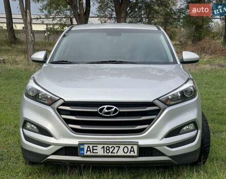 Серый Хендай Туксон, объемом двигателя 2 л и пробегом 260 тыс. км за 18000 $, фото 3 на Automoto.ua