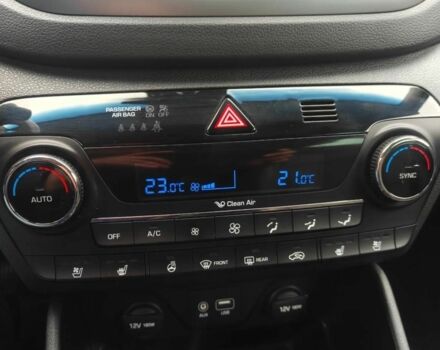 Сірий Хендай Туксон, об'ємом двигуна 2 л та пробігом 143 тис. км за 8000 $, фото 7 на Automoto.ua