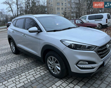 Серый Хендай Туксон, объемом двигателя 2 л и пробегом 187 тыс. км за 20999 $, фото 2 на Automoto.ua