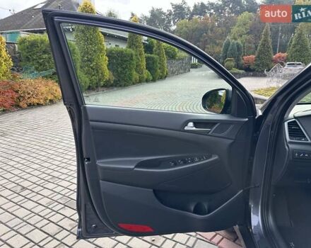 Серый Хендай Туксон, объемом двигателя 2 л и пробегом 130 тыс. км за 22500 $, фото 46 на Automoto.ua