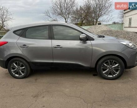 Серый Хендай Туксон, объемом двигателя 1.69 л и пробегом 293 тыс. км за 12950 $, фото 4 на Automoto.ua