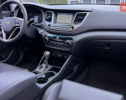 Сірий Хендай Туксон, об'ємом двигуна 2 л та пробігом 203 тис. км за 18300 $, фото 23 на Automoto.ua