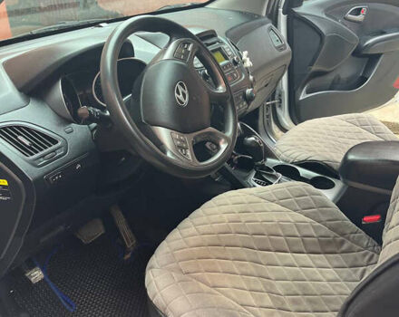 Сірий Хендай Туксон, об'ємом двигуна 2 л та пробігом 141 тис. км за 13500 $, фото 21 на Automoto.ua