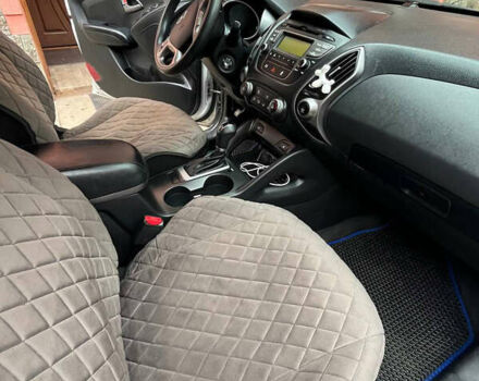 Сірий Хендай Туксон, об'ємом двигуна 2 л та пробігом 141 тис. км за 13500 $, фото 13 на Automoto.ua