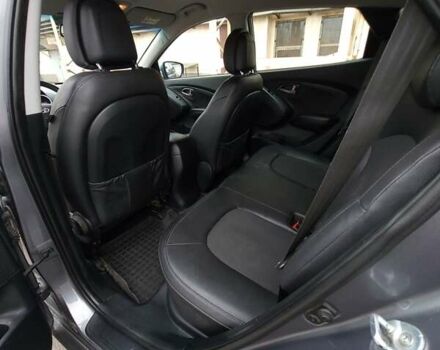 Серый Хендай Туксон, объемом двигателя 1.7 л и пробегом 290 тыс. км за 12800 $, фото 27 на Automoto.ua