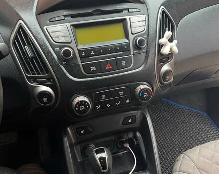 Сірий Хендай Туксон, об'ємом двигуна 2 л та пробігом 141 тис. км за 13500 $, фото 19 на Automoto.ua