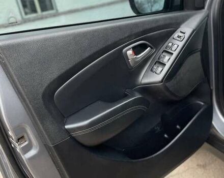 Серый Хендай Туксон, объемом двигателя 1.69 л и пробегом 293 тыс. км за 12950 $, фото 69 на Automoto.ua