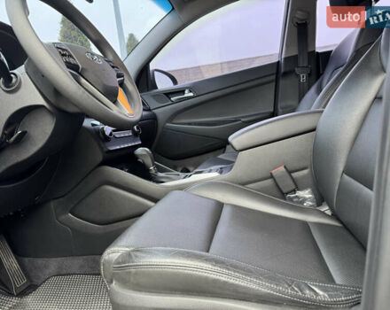 Сірий Хендай Туксон, об'ємом двигуна 2 л та пробігом 203 тис. км за 18300 $, фото 22 на Automoto.ua