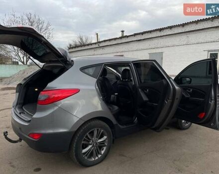 Серый Хендай Туксон, объемом двигателя 1.69 л и пробегом 293 тыс. км за 12950 $, фото 7 на Automoto.ua