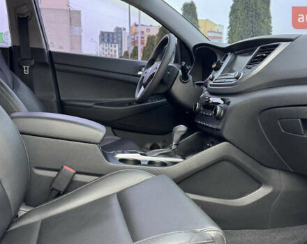 Серый Хендай Туксон, объемом двигателя 2 л и пробегом 203 тыс. км за 17700 $, фото 17 на Automoto.ua