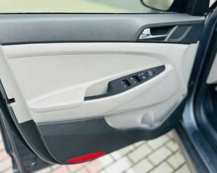 Серый Хендай Туксон, объемом двигателя 2 л и пробегом 79 тыс. км за 13500 $, фото 3 на Automoto.ua