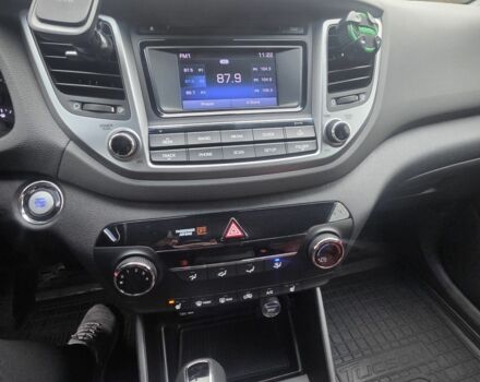 Серый Хендай Туксон, объемом двигателя 1.6 л и пробегом 113 тыс. км за 15000 $, фото 18 на Automoto.ua