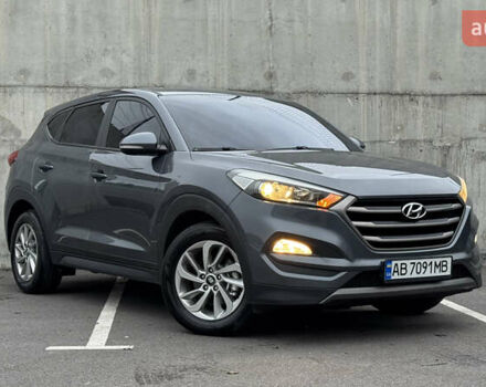 Серый Хендай Туксон, объемом двигателя 2 л и пробегом 203 тыс. км за 17700 $, фото 1 на Automoto.ua