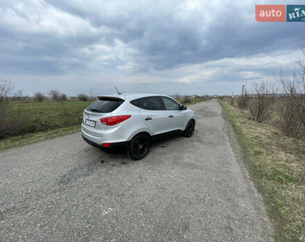 Сірий Хендай Туксон, об'ємом двигуна 2 л та пробігом 141 тис. км за 13500 $, фото 3 на Automoto.ua